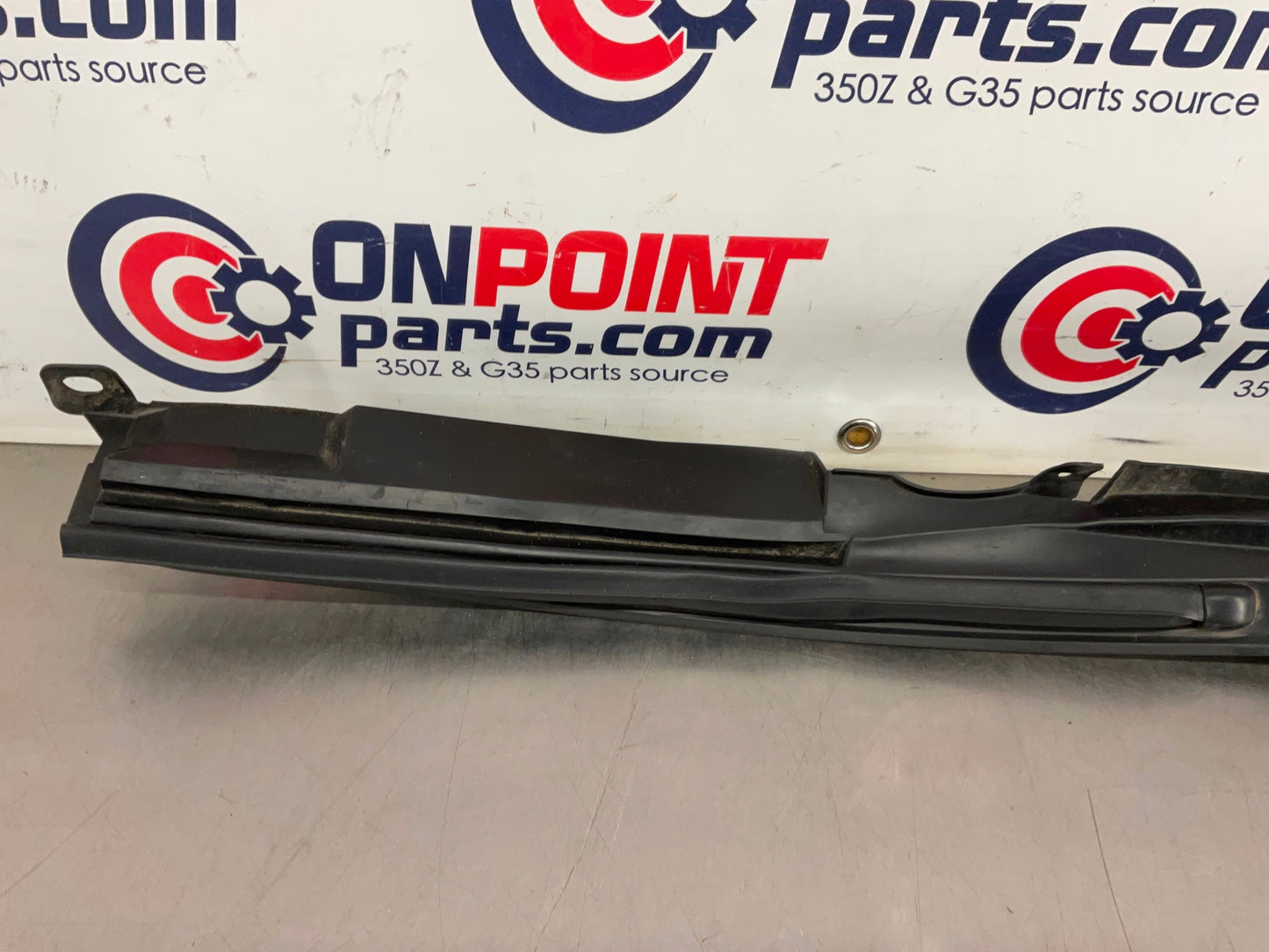 2010 Nissan 370Z Passenger Right Hood Fender Seal 65820 OEM 24BBBDK - On Point Parts Inc