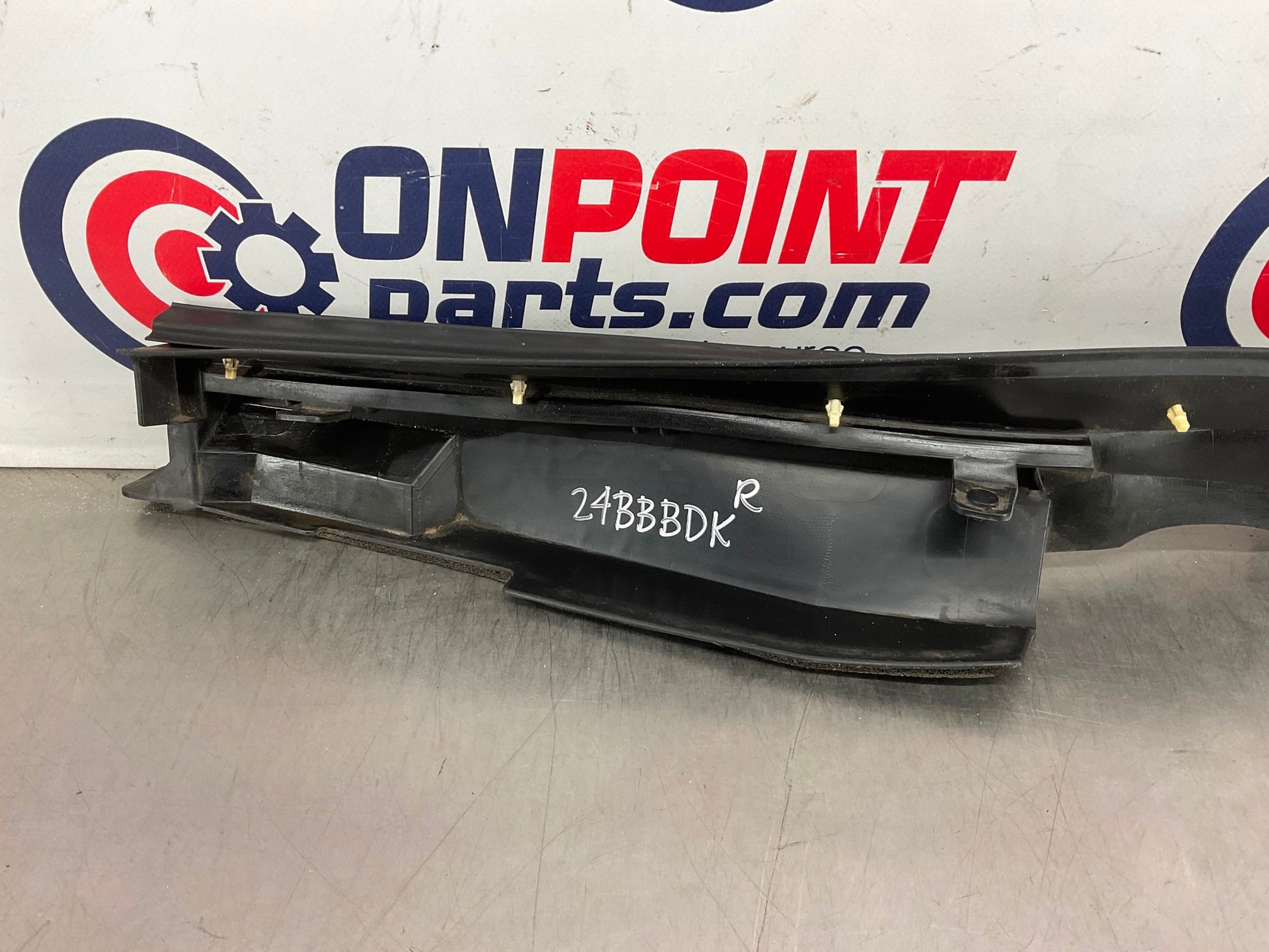 2010 Nissan 370Z Passenger Right Hood Fender Seal 65820 OEM 24BBBDK - On Point Parts Inc
