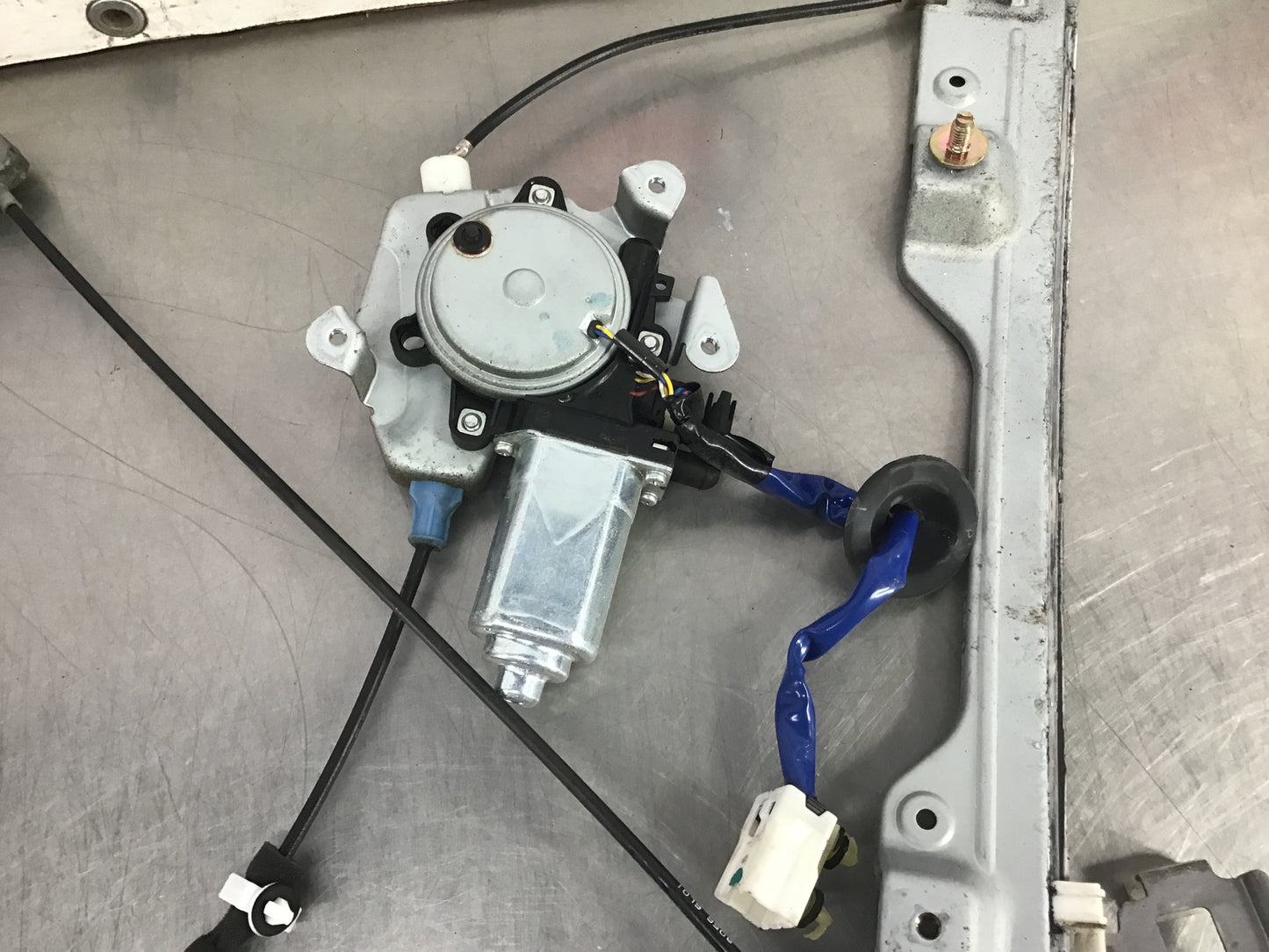2007 Nissan 350Z Passenger Right Door Window Regulator Motor OEM 14BD1CE - On Point Parts Inc