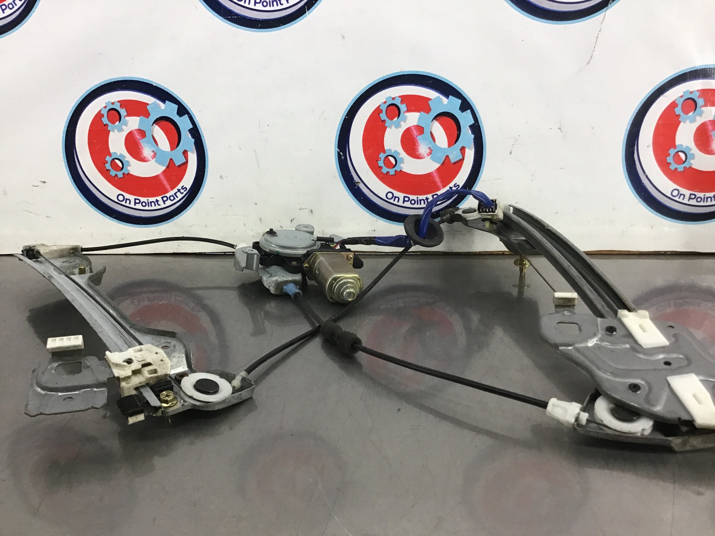 2006 Nissan 350Z Passenger Right Window Motor Regulator OEM 12BEKCE - On Point Parts Inc