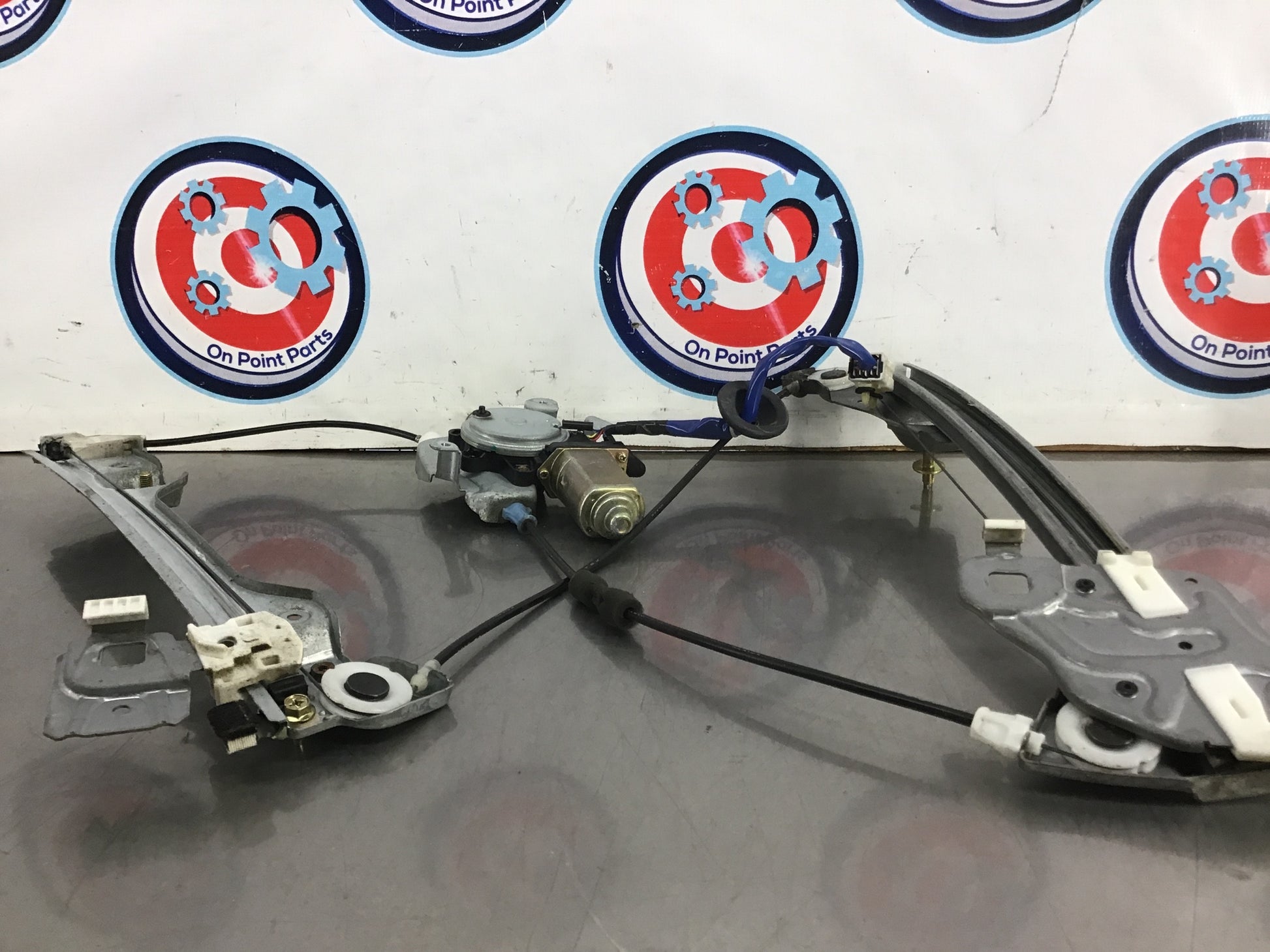 2006 Nissan 350Z Passenger Right Window Motor Regulator OEM 12BEKCE - On Point Parts Inc