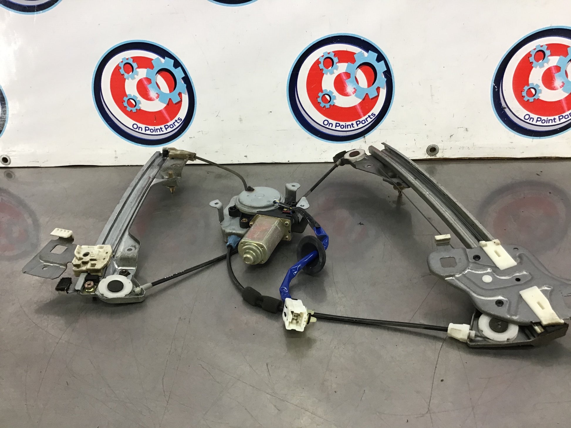 2005 Nissan 350Z Passenger Right Window Motor Regulator OEM 14BCBCE - On Point Parts Inc