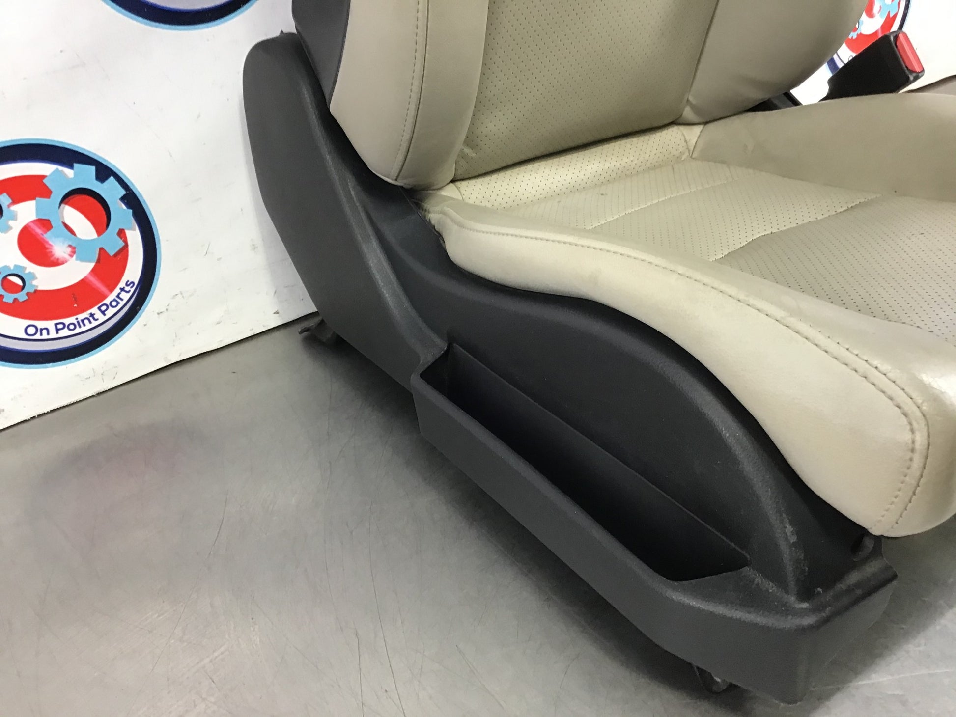 2005 Nissan 350Z Passenger Right Front Convertible Powered Seat OEM 14BCBC9 - On Point Parts Inc