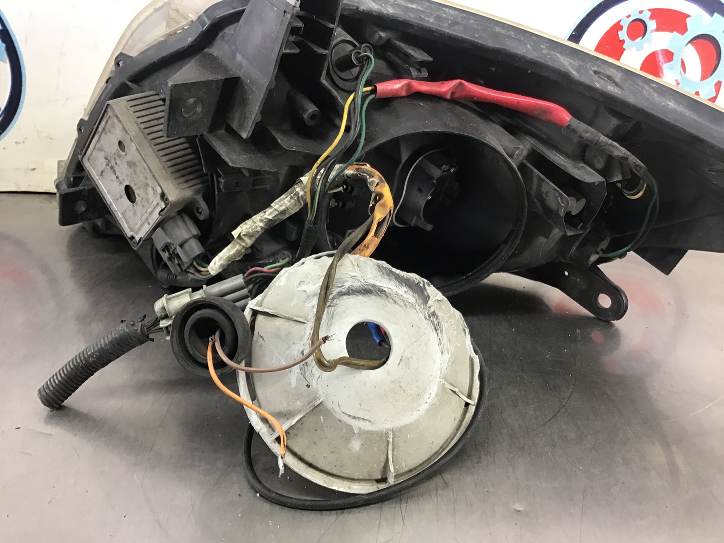 2004 Nissan 350Z Driver Left Xenon HID Headlight Assembly OEM 15BBBD2 - On Point Parts Inc