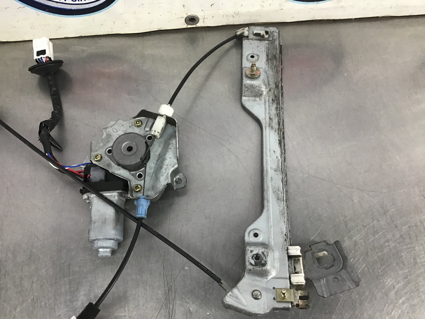 2004 Nissan 350Z Passenger Front Interior Window Regulator Motor OEM 14BINCE - On Point Parts Inc