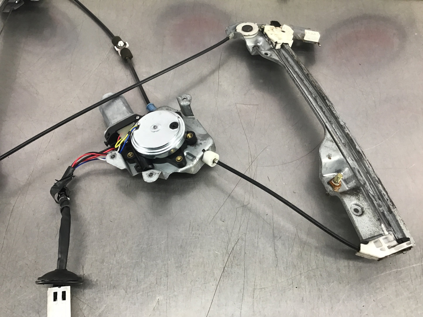 2004 Nissan 350Z Passenger Front Interior Window Regulator Motor OEM 14BINCE - On Point Parts Inc