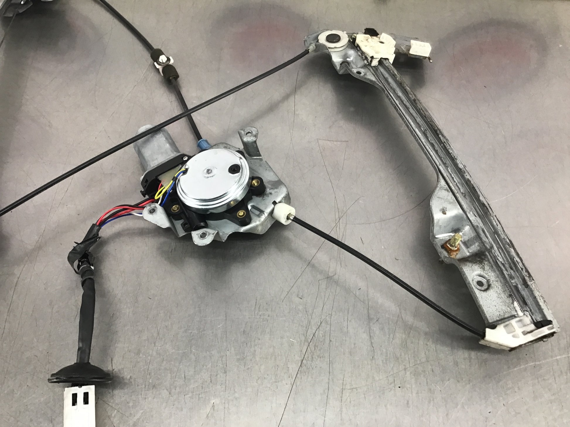 2004 Nissan 350Z Passenger Front Interior Window Regulator Motor OEM 14BINCE - On Point Parts Inc