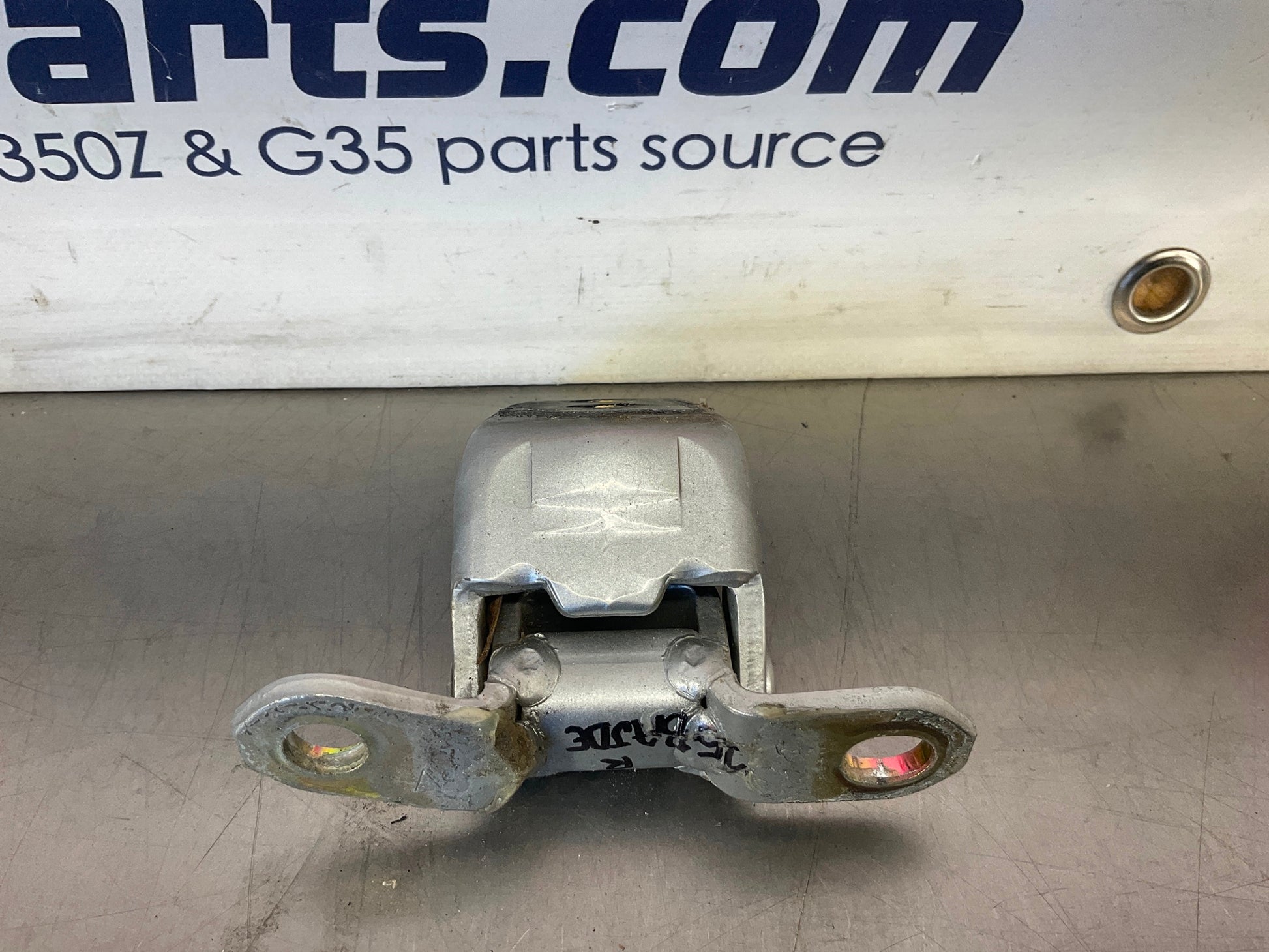 2006 Nissan 350Z Passenger Right Door Hinges 80400 80401 OEM 15BAJDE - On Point Parts Inc