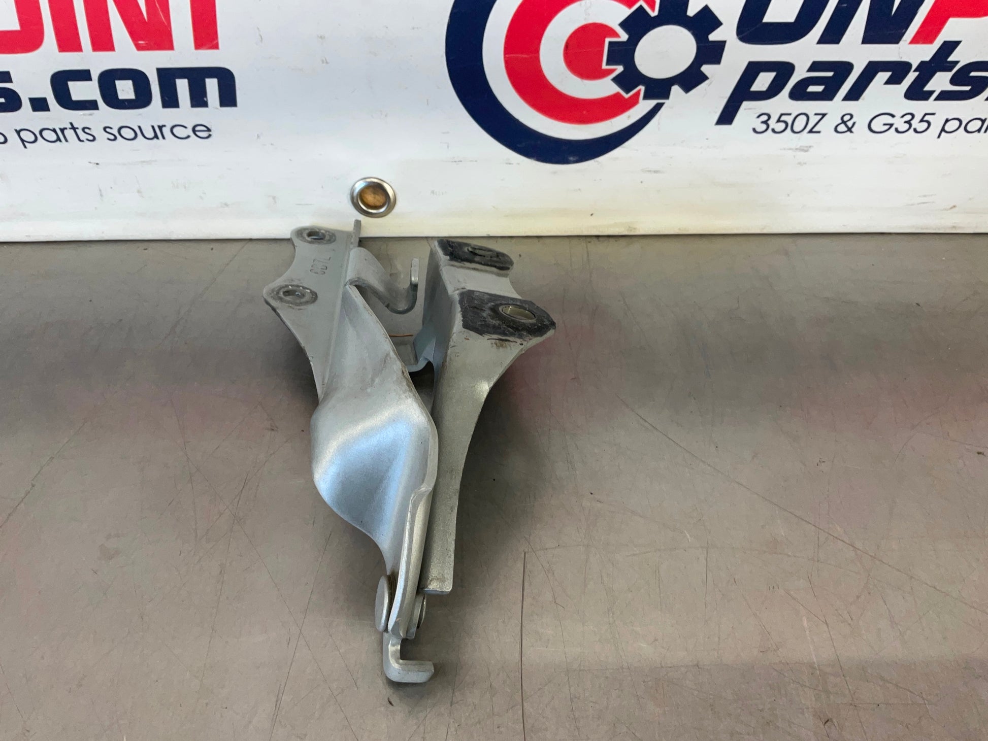 2006 Nissan 350Z Hood Hinges 65400 65401 OEM 15BAJDE - On Point Parts Inc
