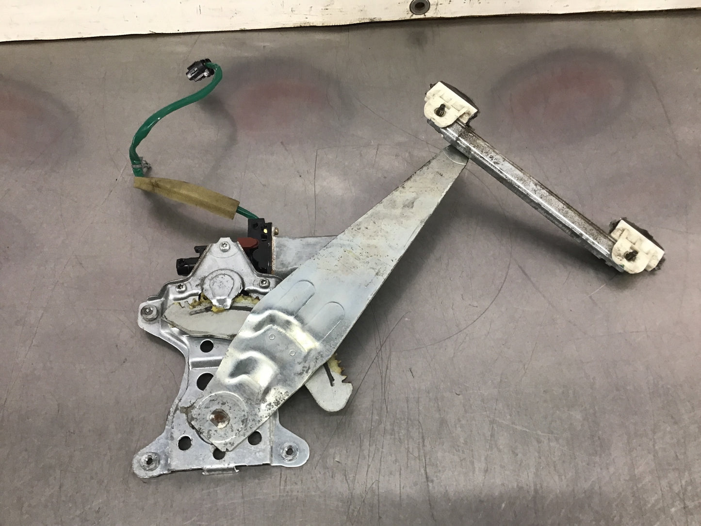 2004 Infiniti G35 Sedan Passenger Right Rear Window Regulator Motor OEM 13BGFCE - On Point Parts Inc