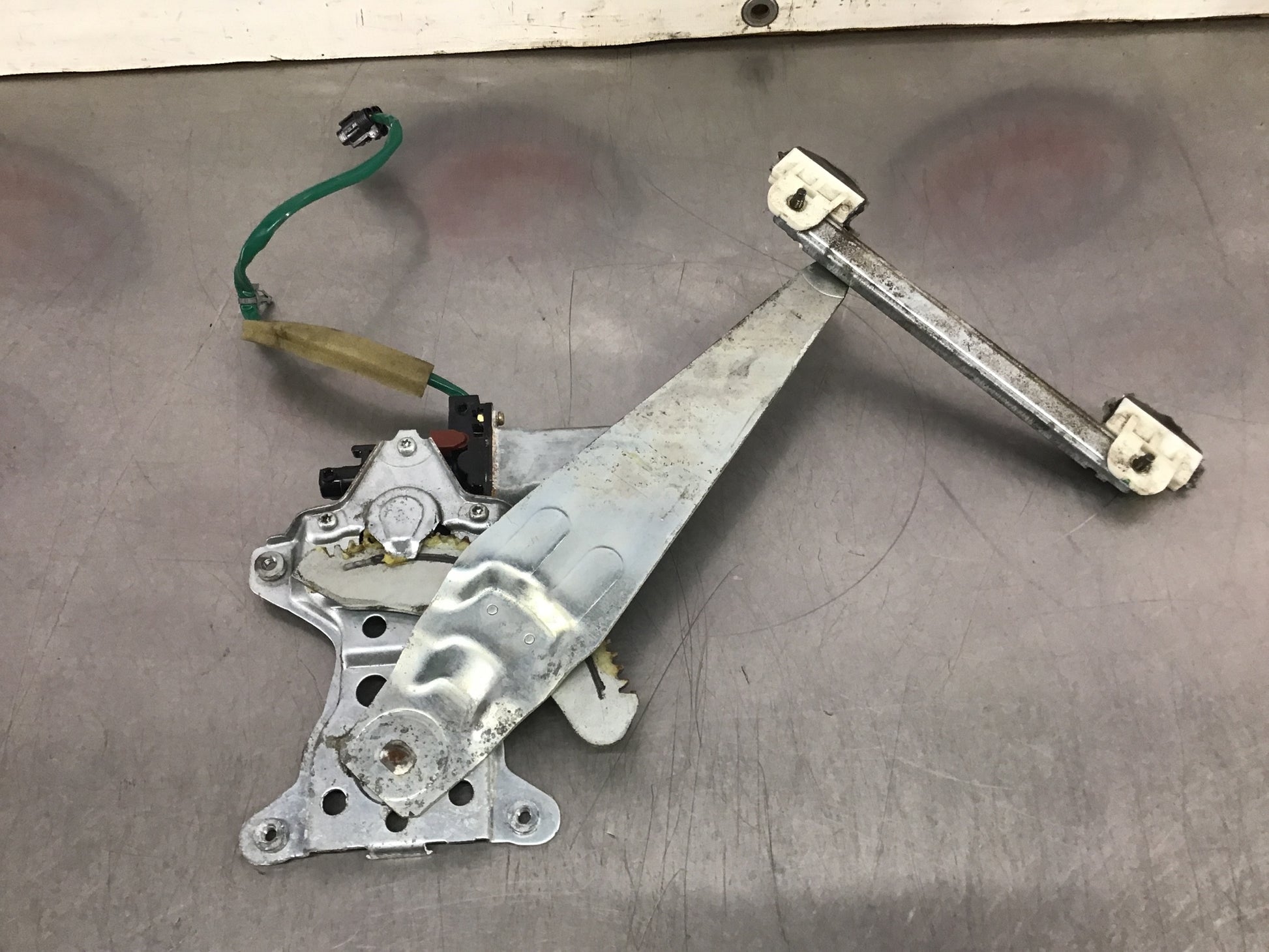 2004 Infiniti G35 Sedan Passenger Right Rear Window Regulator Motor OEM 13BGFCE - On Point Parts Inc
