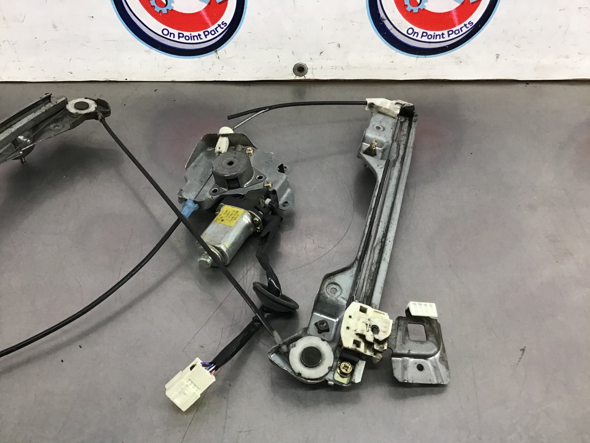 2003 Nissan 350Z Driver Left Window Regulator Motor OEM 0BC4CA - On Point Parts Inc